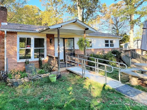 26 Ashe Rd, Candler, NC 28715