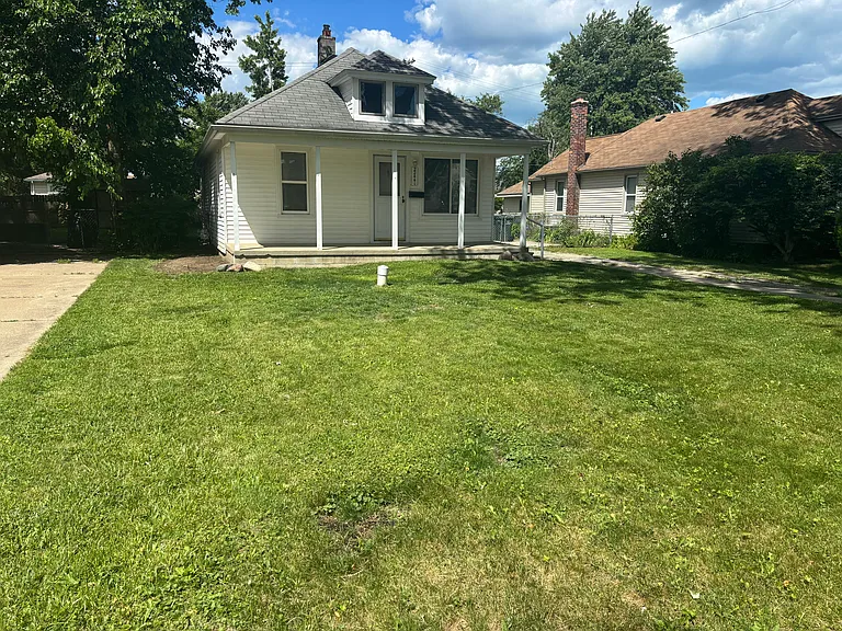 22441 Ridgeway St — Photo 3