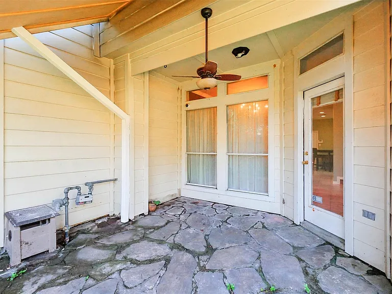 10222 Thornmont Ln — Photo 38