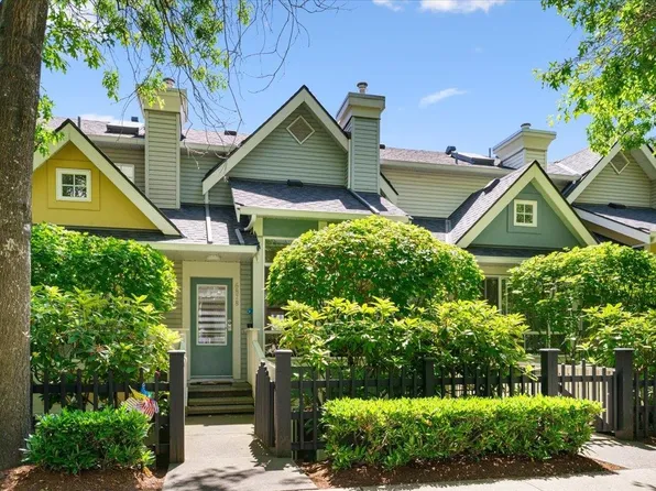 6878 Village Grn, Burnaby, BC V5E 4K9