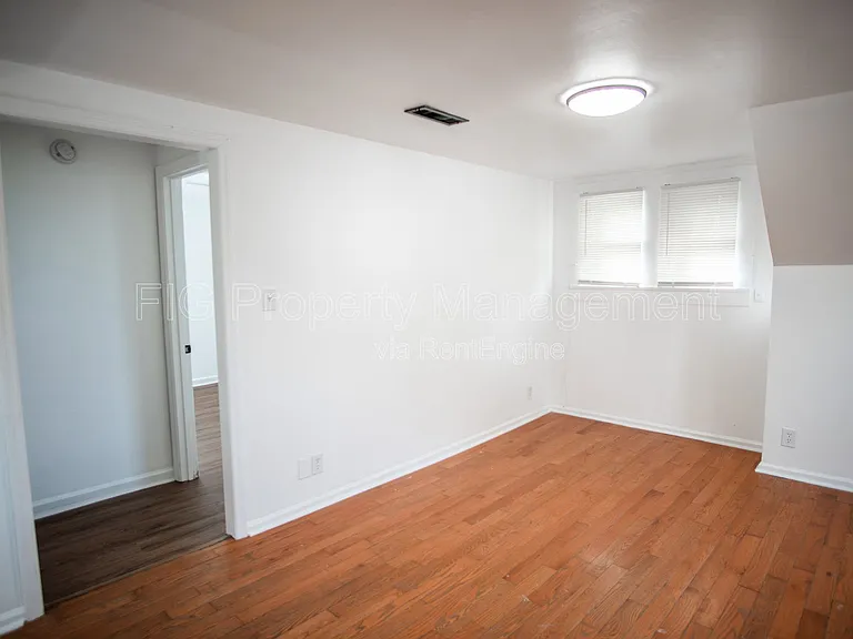 415 Watauga Dr #B — Photo 2