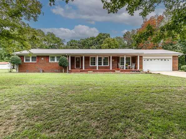 2261 Skyview Dr, Centerville, TN 37033