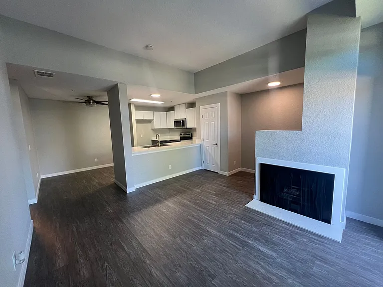 River House Apartments — Photo 38
