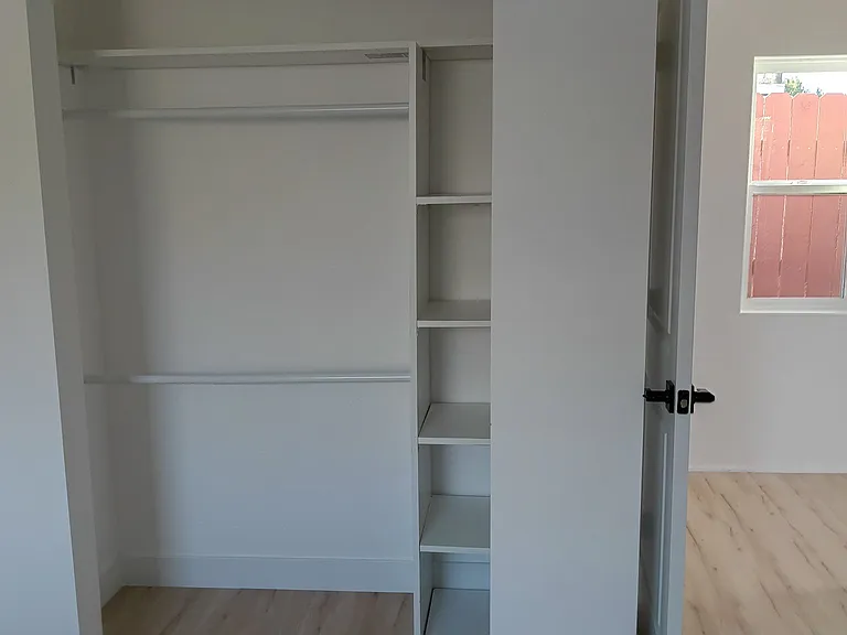 5414 S Victoria Ave — Photo 8