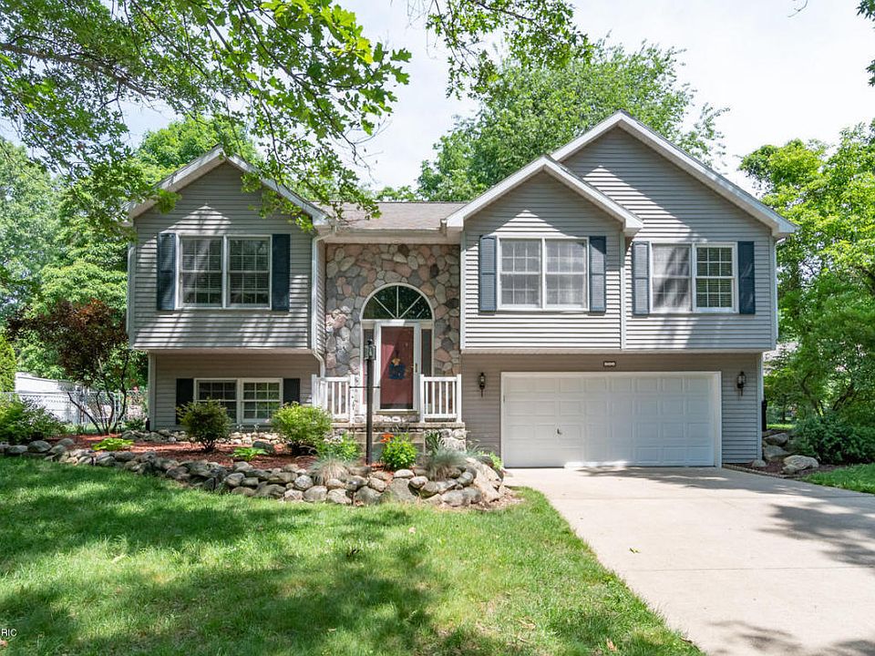 1st image of 839 Concord Dr