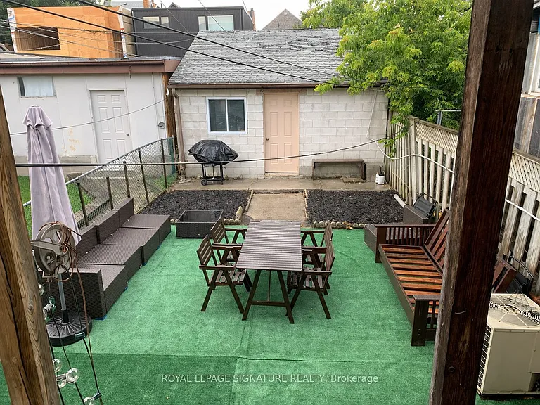 1149 Dufferin St #UPPER — Photo 10