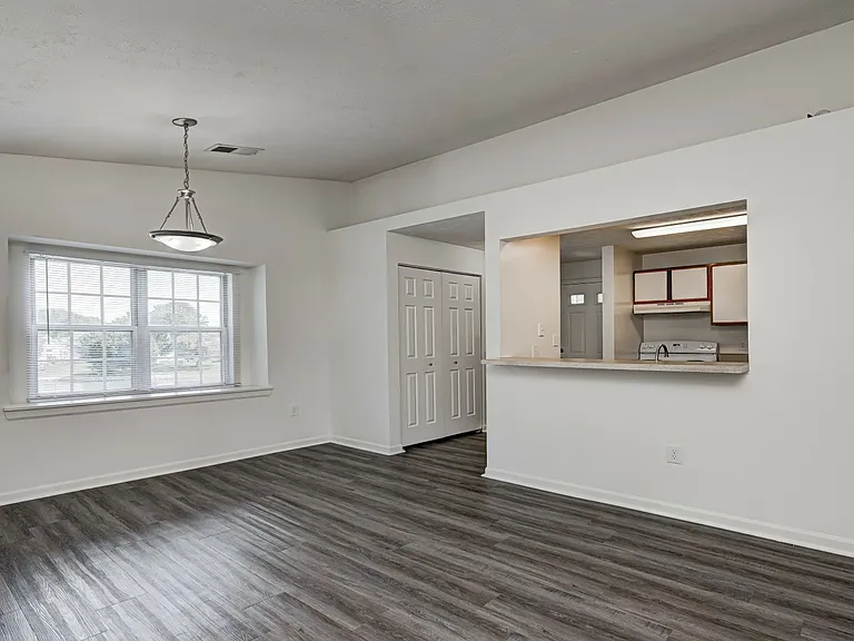 Bayshore Apartments — Photo 3