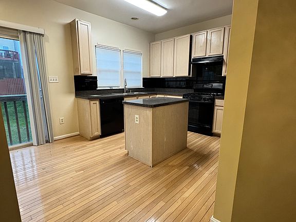 3rd image of 12917 Marlton Center Dr