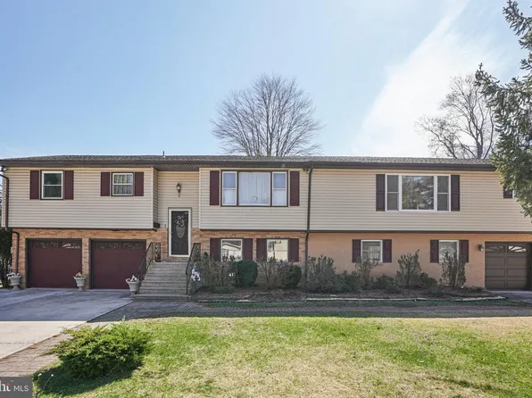 41 Harding St, Ewing, NJ 08618