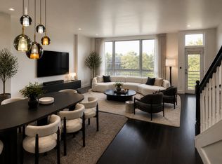 2862 N Riverwalk Dr, Chicago, IL 60618