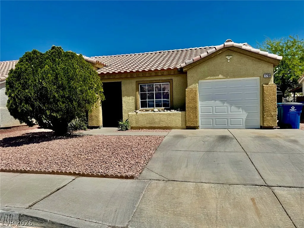 2 bed, 1.0 bath, 850 sqft, $1,600 — Photo 1