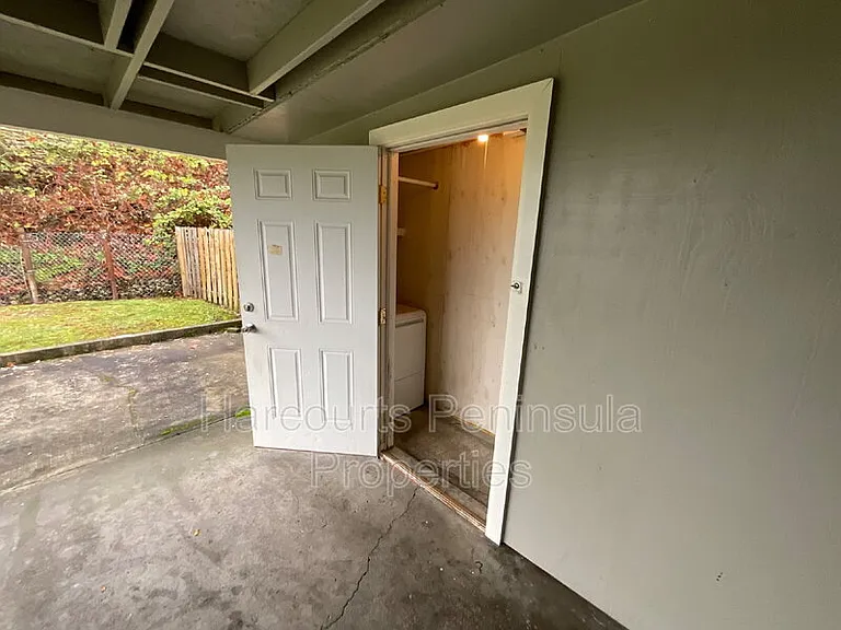 1742 Anderson St — Photo 15
