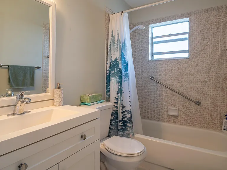 313 Burgundy Ave #G — Photo 17