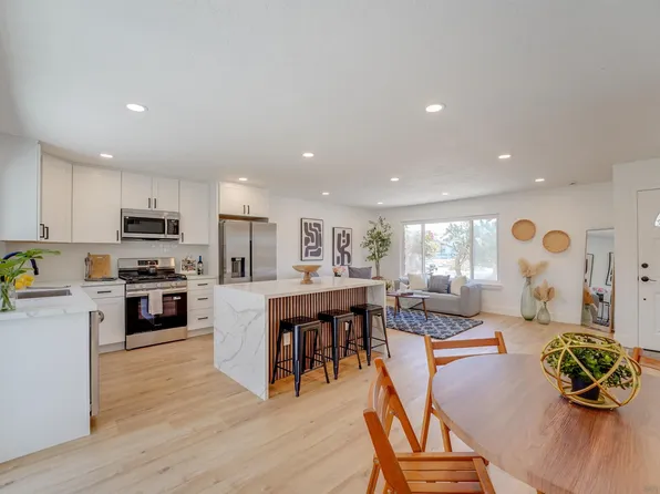 8896 Belfast Cir, San Diego, CA 92126