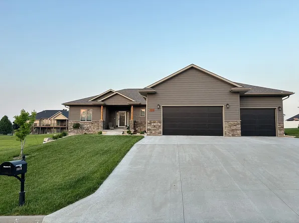 705 T St, Auburn, NE 68305
