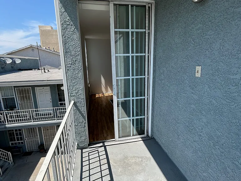 5225 Cahuenga Blvd #18 — Photo 15