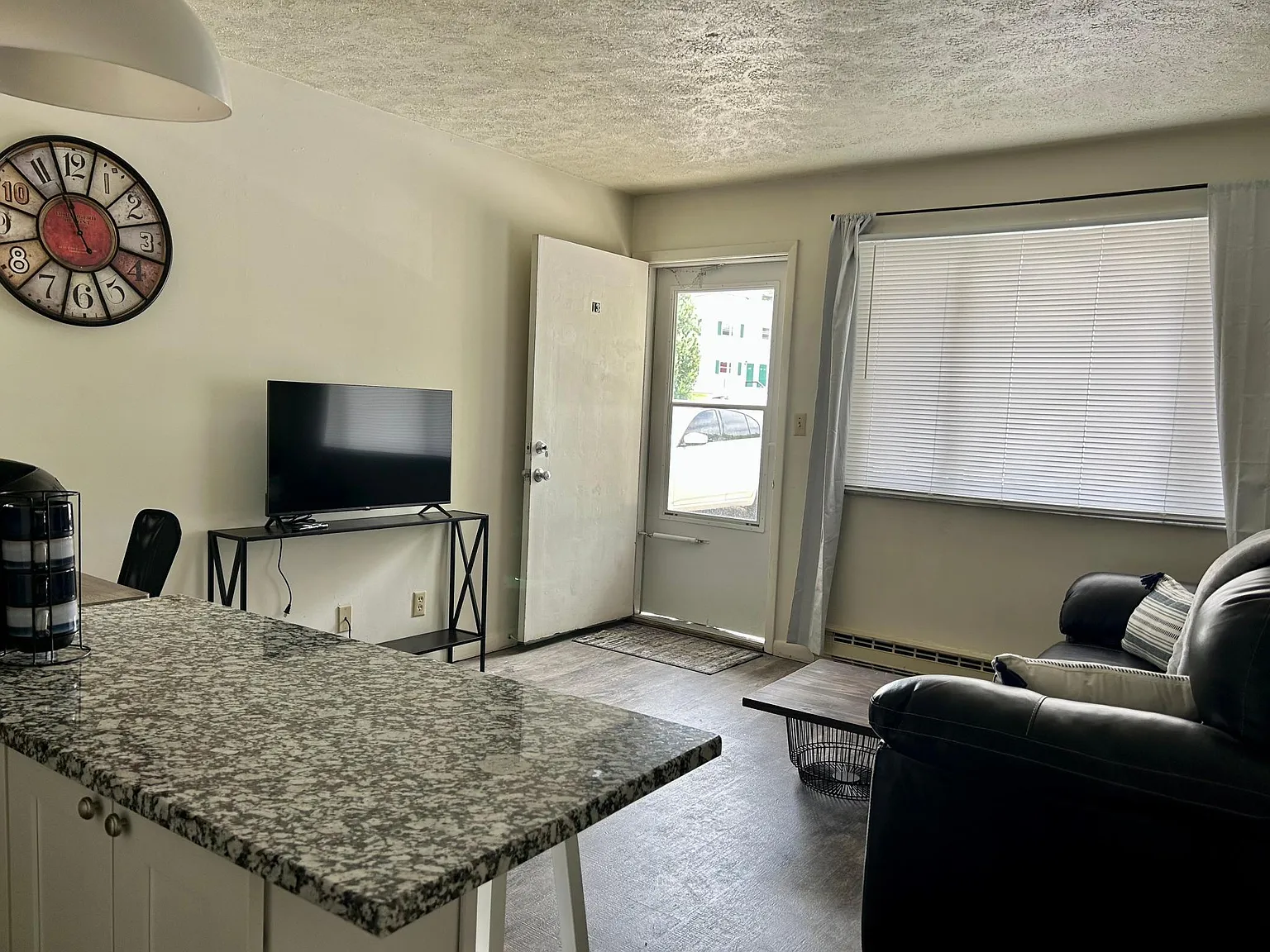 1 bed, 560 sqft, $850 — Photo 2