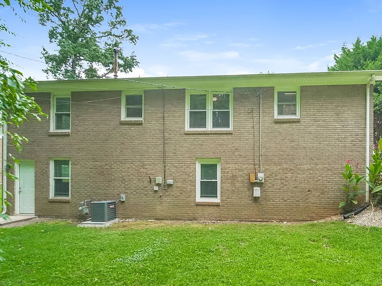 4944 Springview Rd — Photo 17