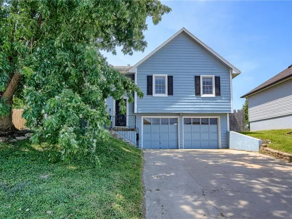 864 S 9th St, Edwardsville, KS 66111