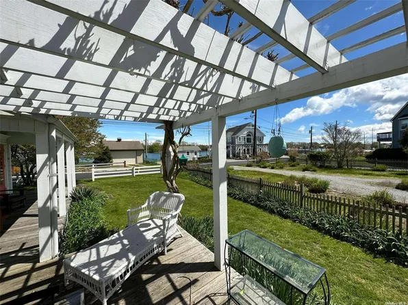 https://photos.zillowstatic.com/fp/1ab09e303abfbd078e4aa3639d0b7257-p_e.webp