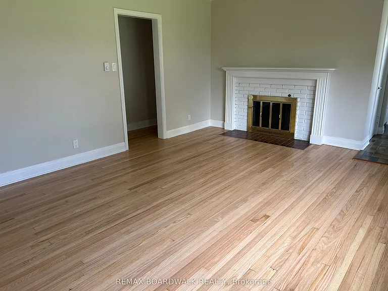 15 Butterfield Pl — Photo 3
