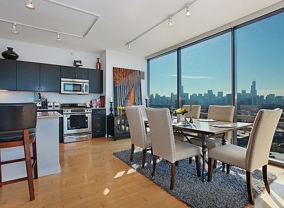 5th image of 860 W Blackhawk St #1502