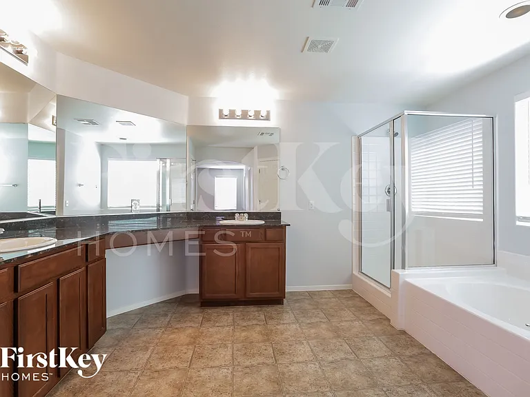 8121 Pink Desert St — Photo 10