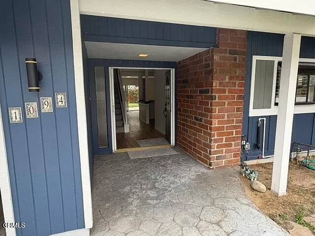1094 Peninsula St — Photo 3