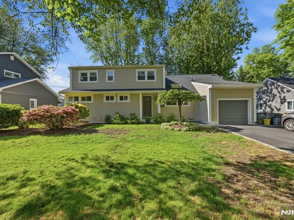 455 Hoffman Ave, New Milford, NJ 07646