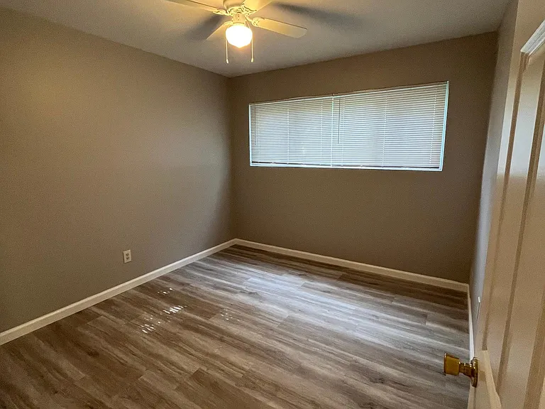 2571 Empire Dr — Photo 11