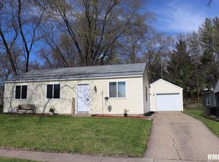 615 Sangamon Rd, Marquette Heights, IL 61554