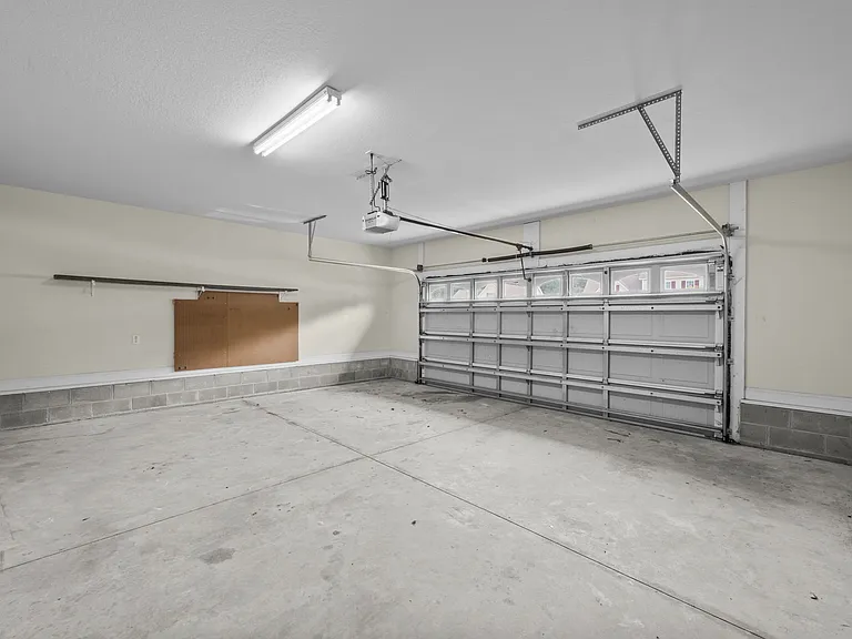 203 Macdonald Blvd — Photo 16