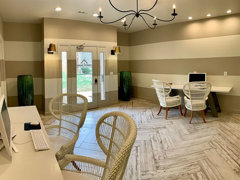 Country Shores Apartments — Photo 9
