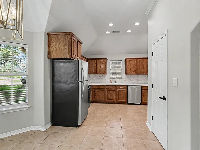 10718 Fairview Dr — Photo 6