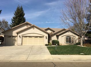 2526 W Perez Ave, Visalia, CA 93291