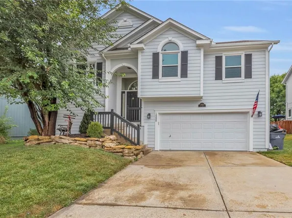 14888 S Summit St, Olathe, KS 66062