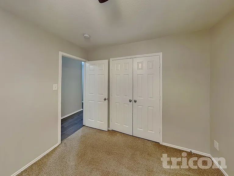 1584 Sandhurst Dr — Photo 11