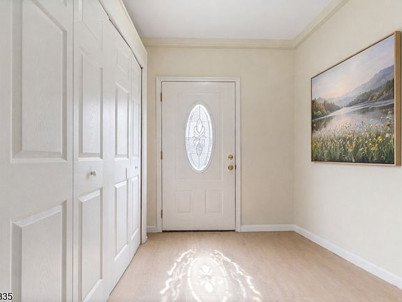 3rd image of 39 Hurden St