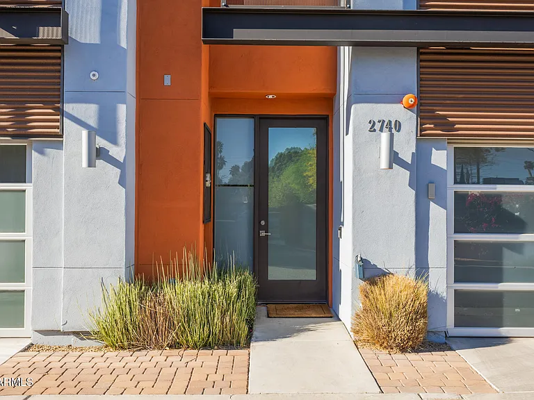 2740 E Roma Ave — Photo 2