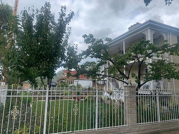 5th image of 2538 W Arthur Ave