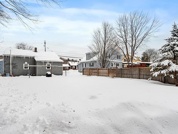 4th image of 2079 Wellington Road