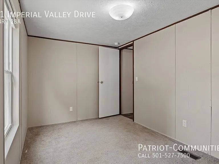 31 Imperial Valley Dr — Photo 17