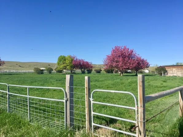 658 Valley Vista Dr, Thermopolis, WY 82443