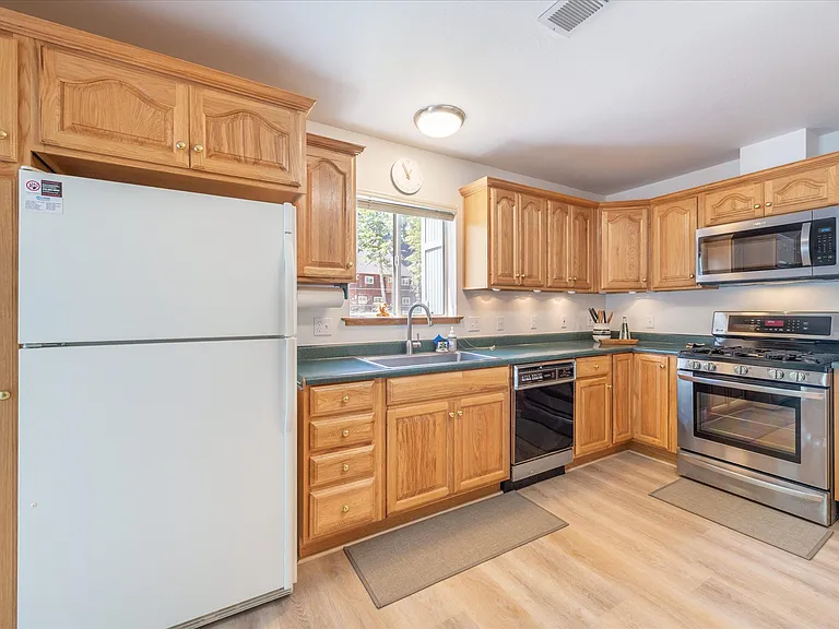 925 Woodside Dr — Photo 10