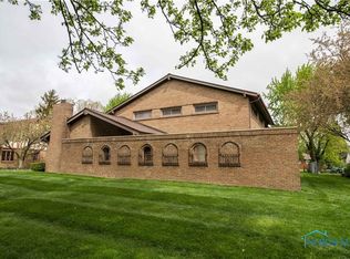 3241 Springtime Dr, Oregon, OH 43616