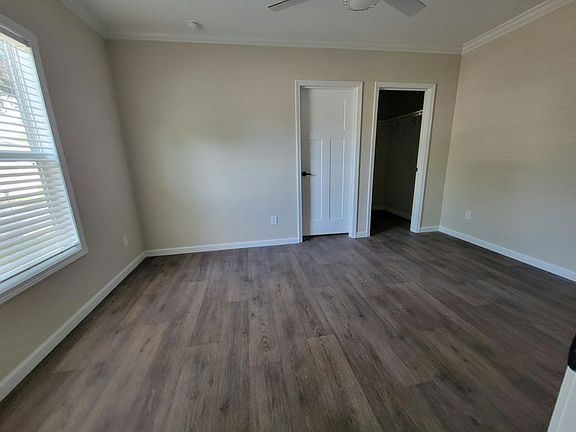 4th image of 5001 Redwood S