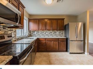 2 Bently Ln, Willingboro, NJ 08046