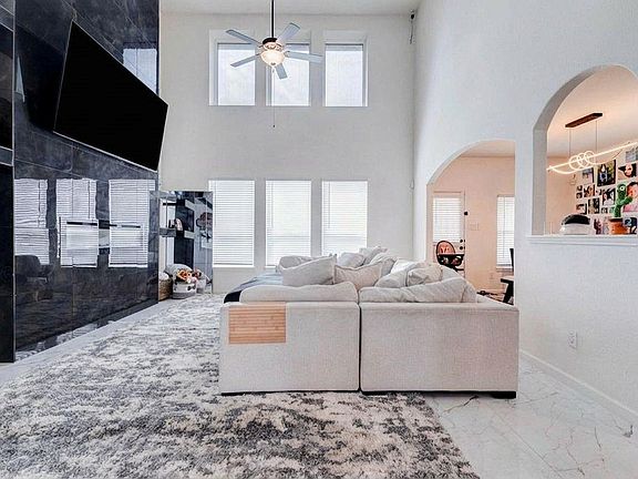 3rd image of 22127 Roxanne Field Ln