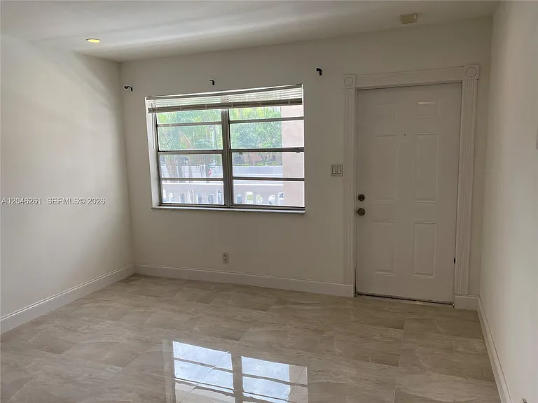 601 SE 5th Ct #208 — Photo 18