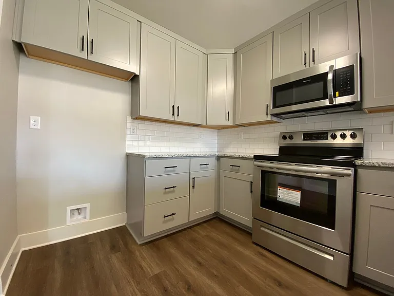 6228 Burbank Crossing Loop — Photo 12